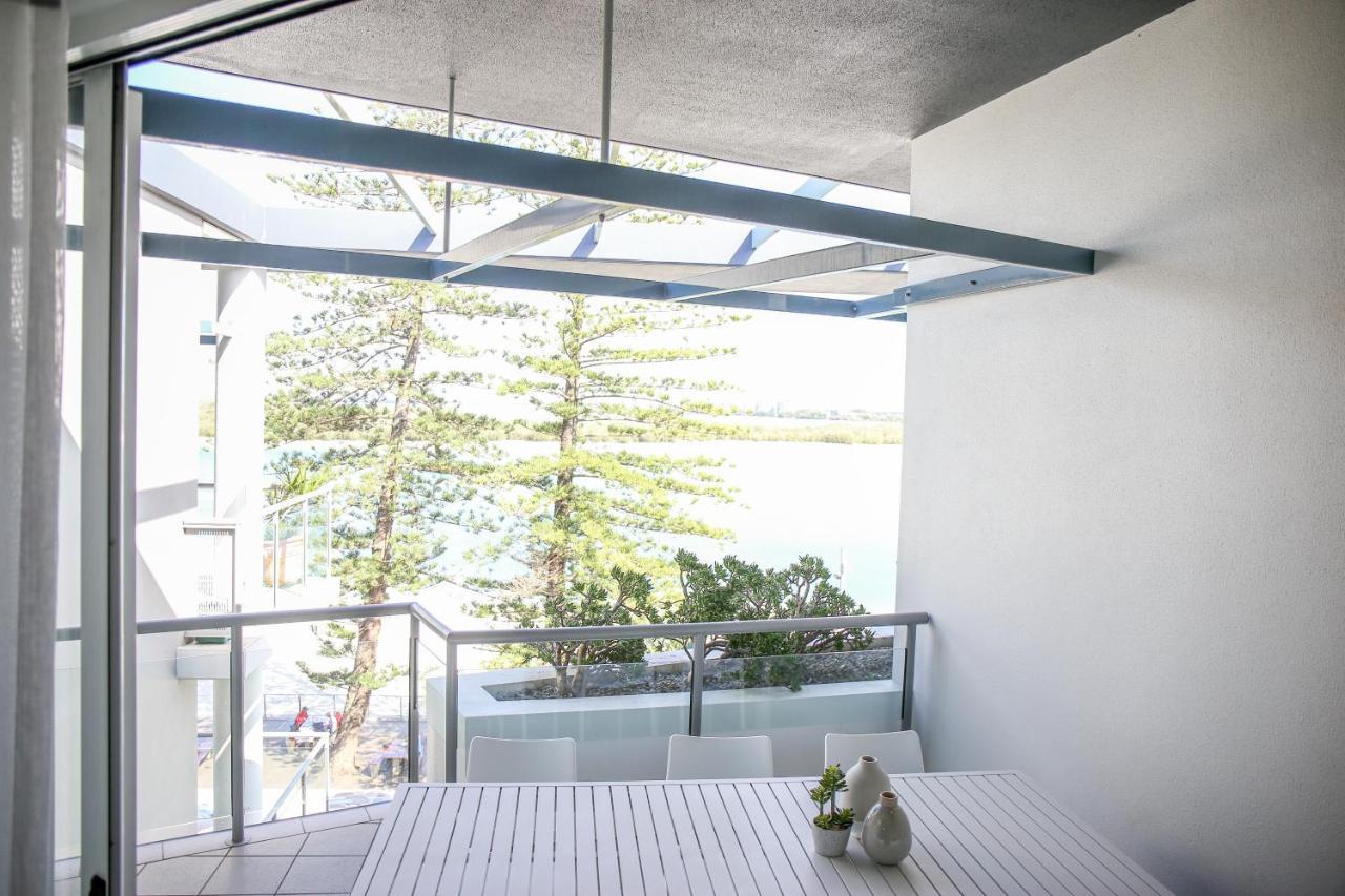 Rumba Beach Resort Caloundra Kültér fotó A balcony