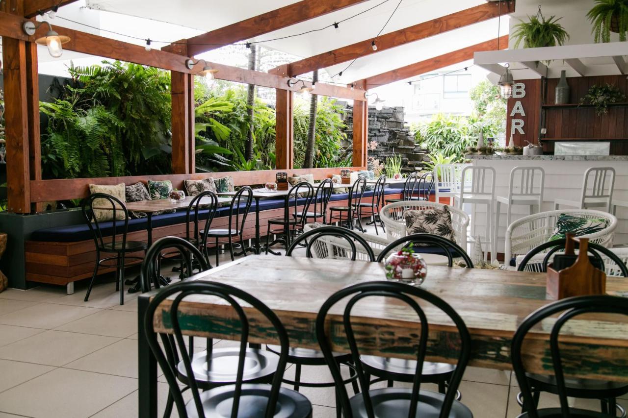 Rumba Beach Resort Caloundra Kültér fotó The interior of the restaurant